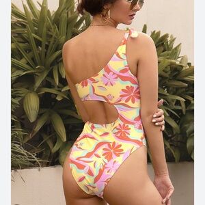 Cupshe floral one shoulder cutout one piece swimsuit S